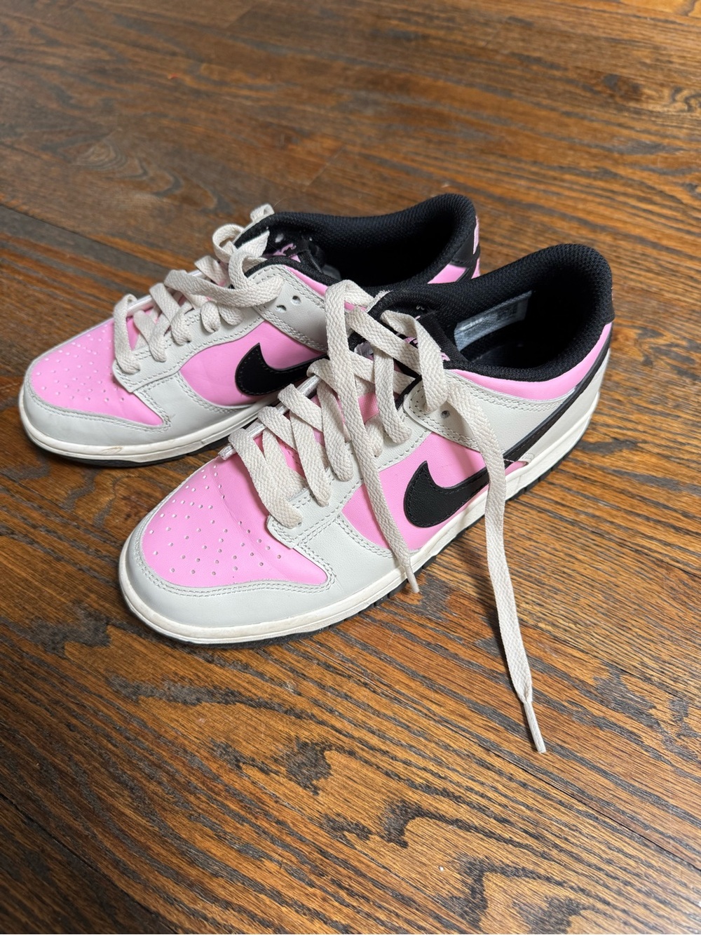 Nike Kids Low-Top Sneakers in Pink, White & Black